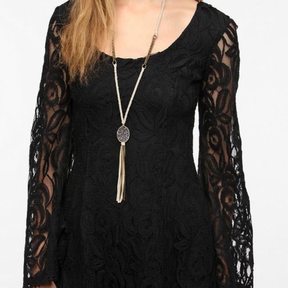 UO Staring at Stars | Black Lace Bell-Sleeved Minidress - Picture 3 of 6